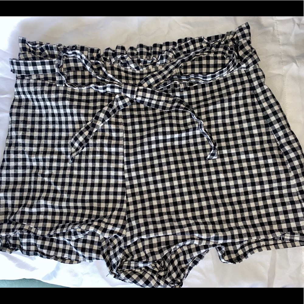 High Waisted Gingham Bow Tie Shorties - Picture 3 of 6